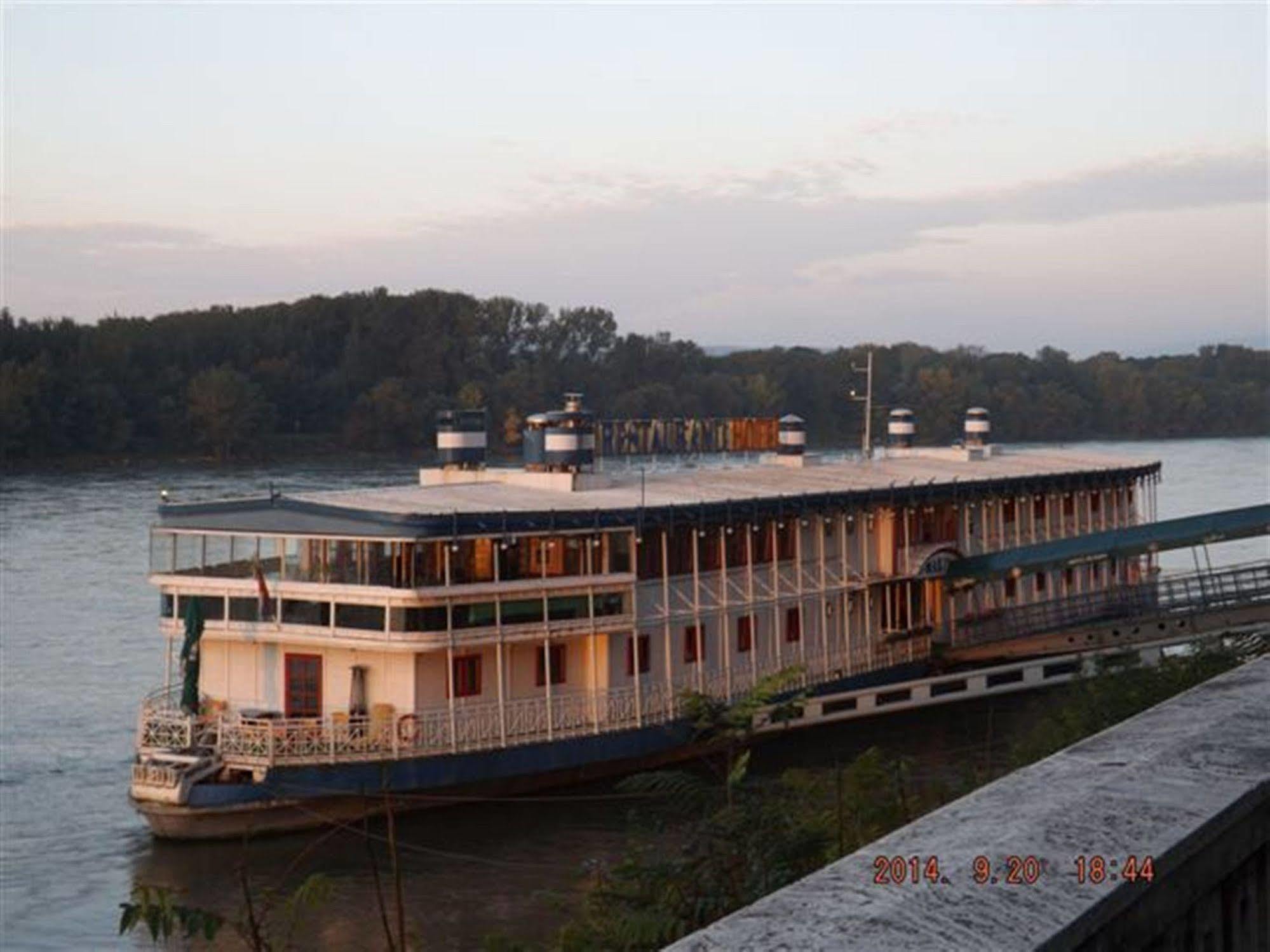 Botel Marina Bratislava Eksteriør bilde