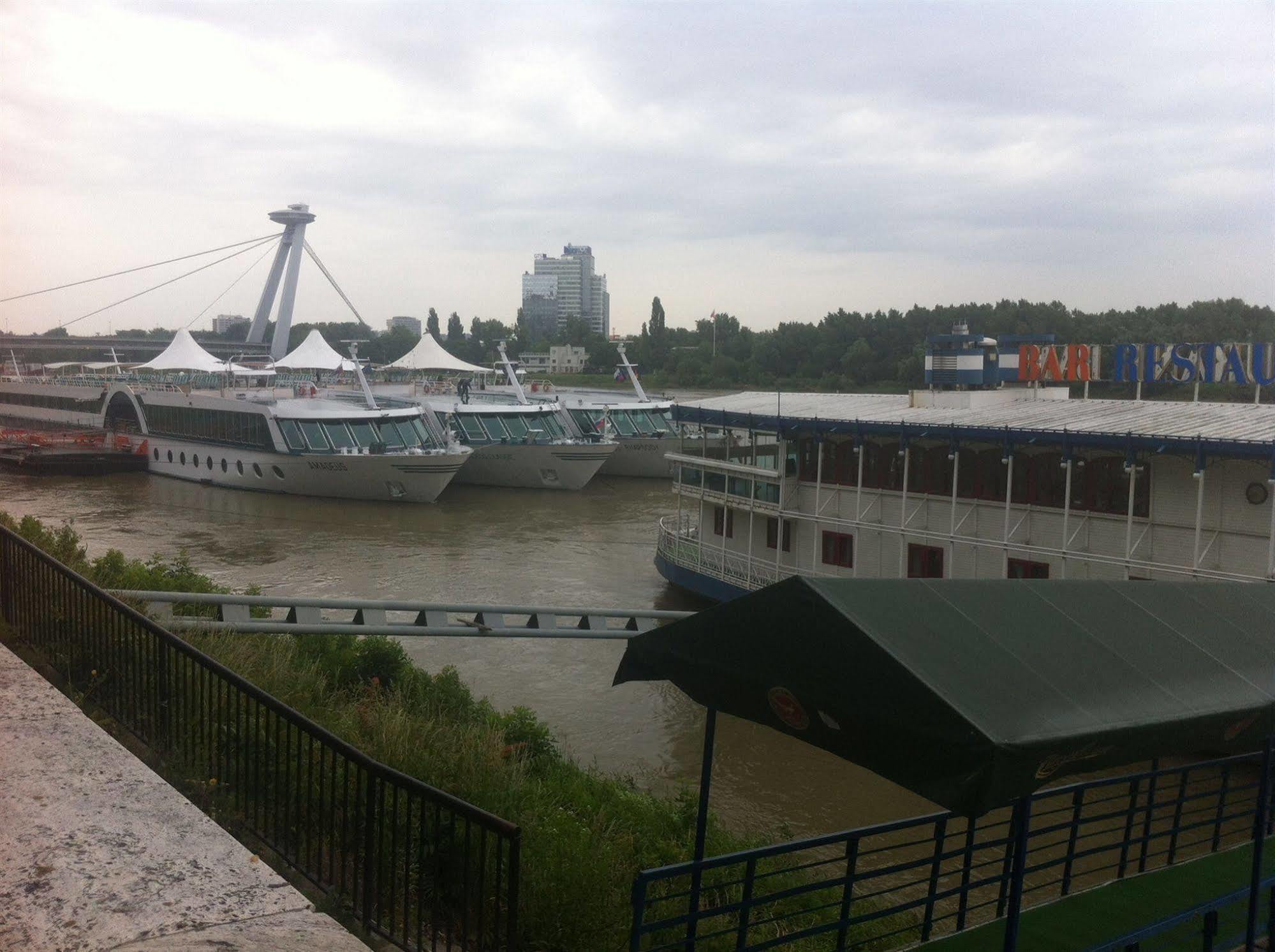 Botel Marina Bratislava Eksteriør bilde