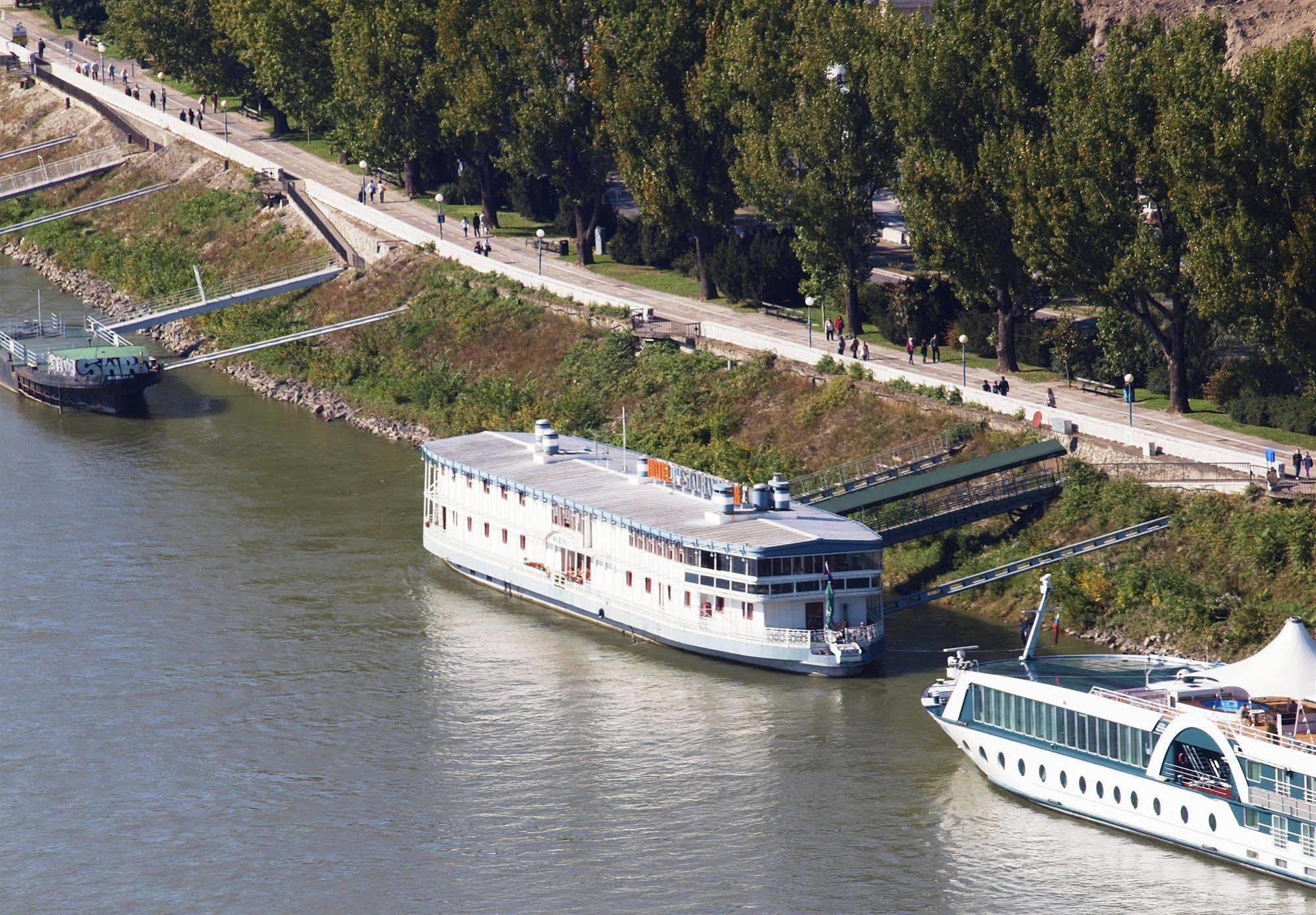 Botel Marina Bratislava Eksteriør bilde