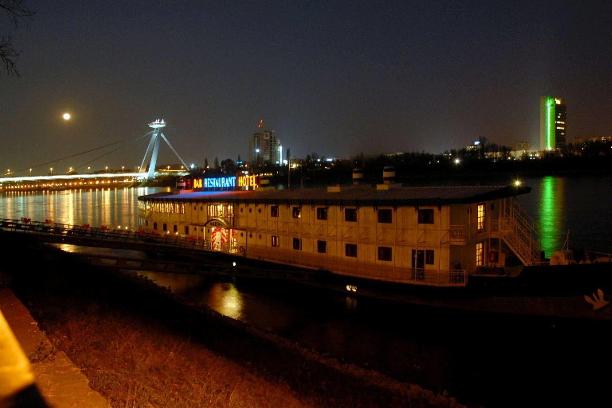 Botel Marina Bratislava Eksteriør bilde