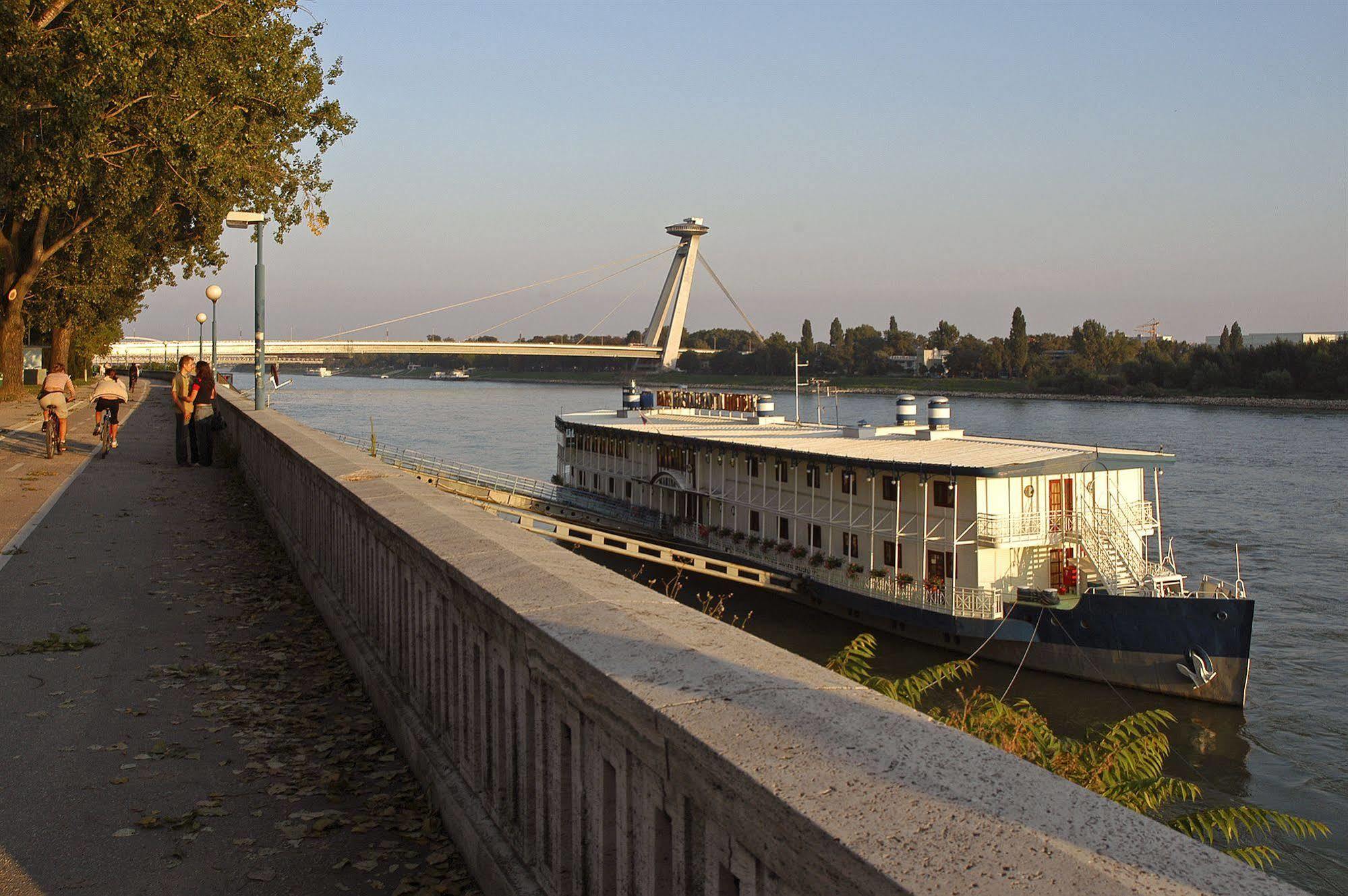 Botel Marina Bratislava Eksteriør bilde